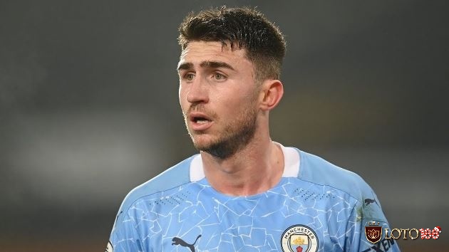 Hậu vệ Aymeric Laporte khoác áo đội tuyển Man City tại giải Ngoại hạng Anh