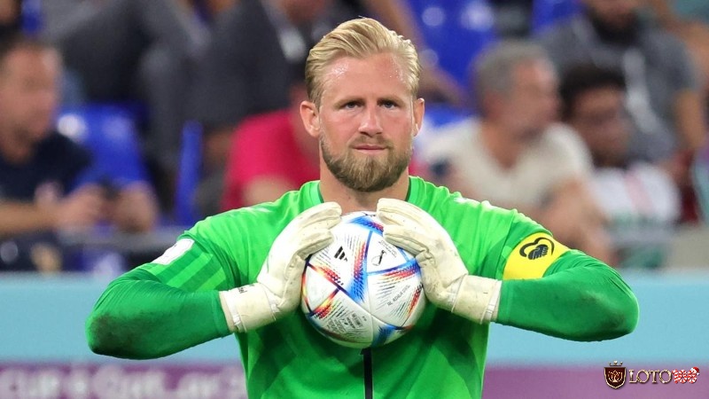 Kasper Schmeichel phản xạ nhanh là thủ môn hay nhất C2 được yêu mến