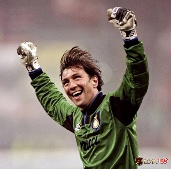 Walter Zenga (Ý) nằm top thủ môn hay nhất World Cup vô cùng xứng đáng.