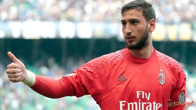 Chân dung thủ môn trẻ tuổi sinh năm 1999: Gianluigi Donnarumma, là một trong các thủ môn hay nhất AC Milan