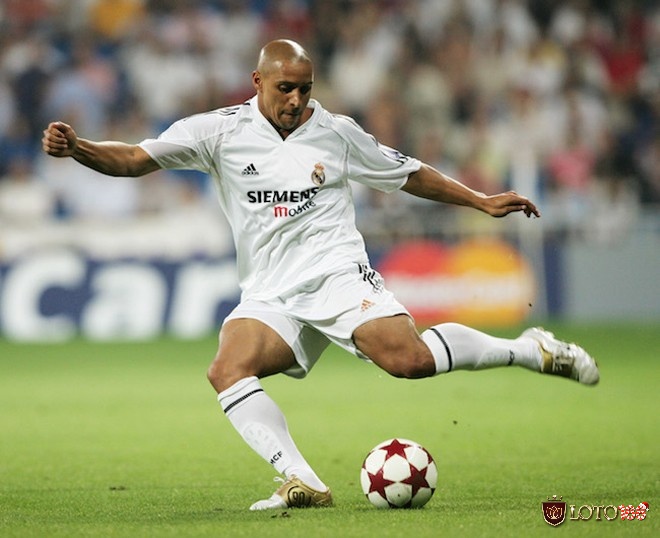 Đội hình xuất sắc nhất Real Madrid - Hậu vệ trái Roberto Carlos