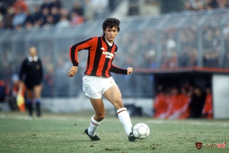 Hậu vệ hay nhất thế giới đầu tiên phải nhắc đến cái tên Paolo Maldini