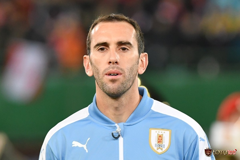 Diego Godín là hậu vệ đầy chuyên nghiệp với khả năng phòng ngự chắc chắn